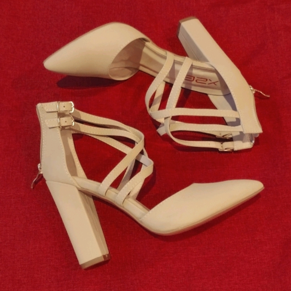 X2b Nude Shoes Pointed Toe Chunky Heels (NEW)